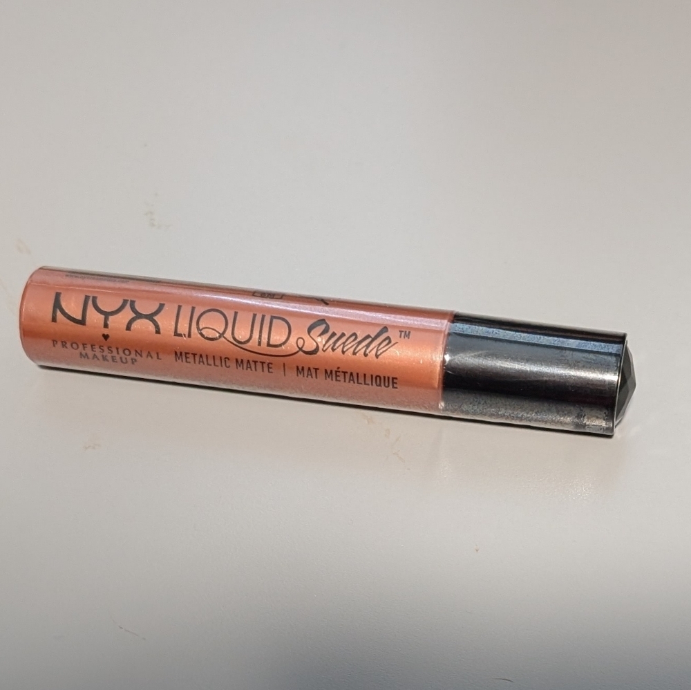 NYX Liquid Suede Metallic Matte Lipstick - Mauve Mist